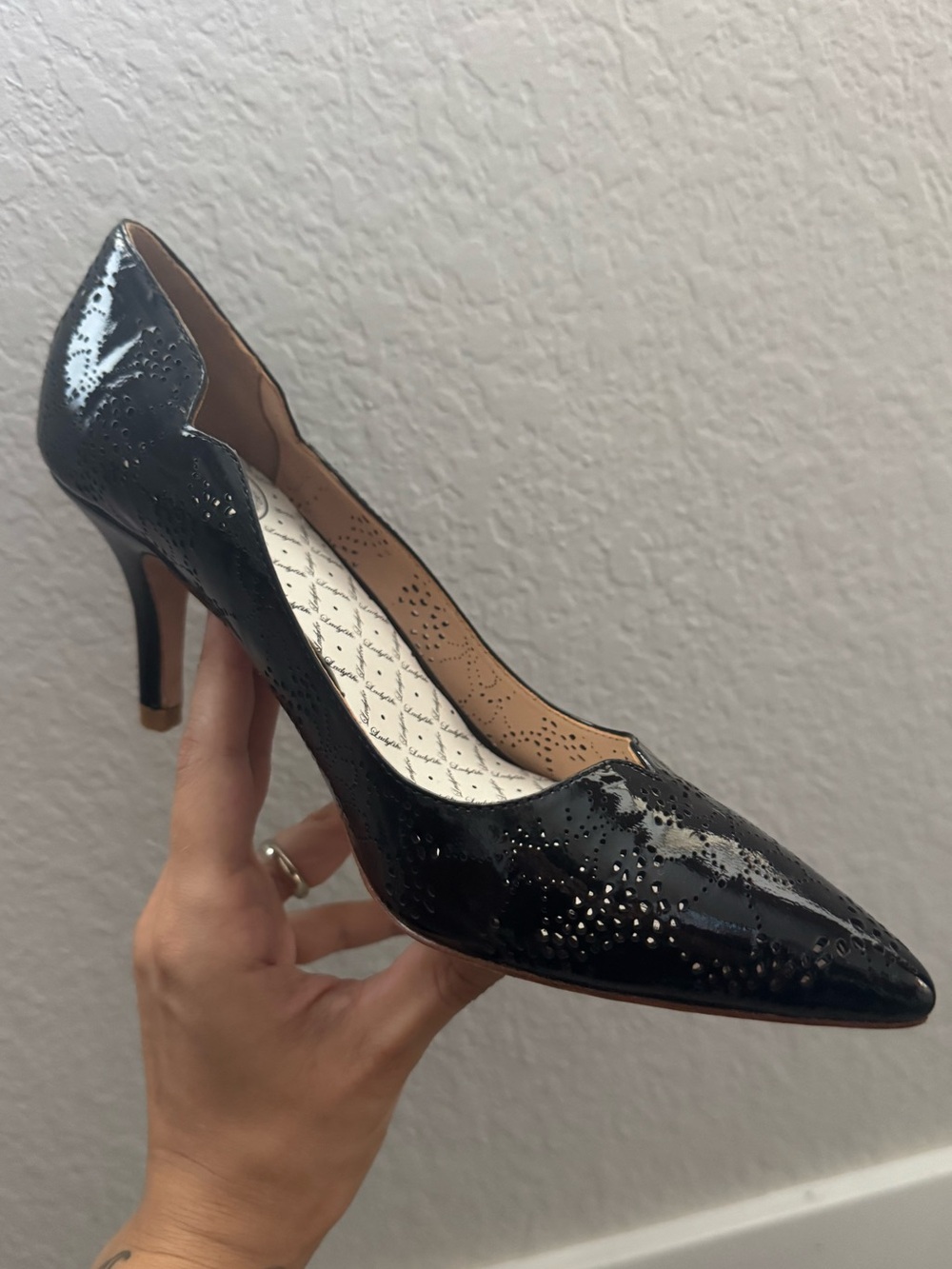 Hey Lady "First Lady" Black Patent Scalloped Brogue Pumps - 7M